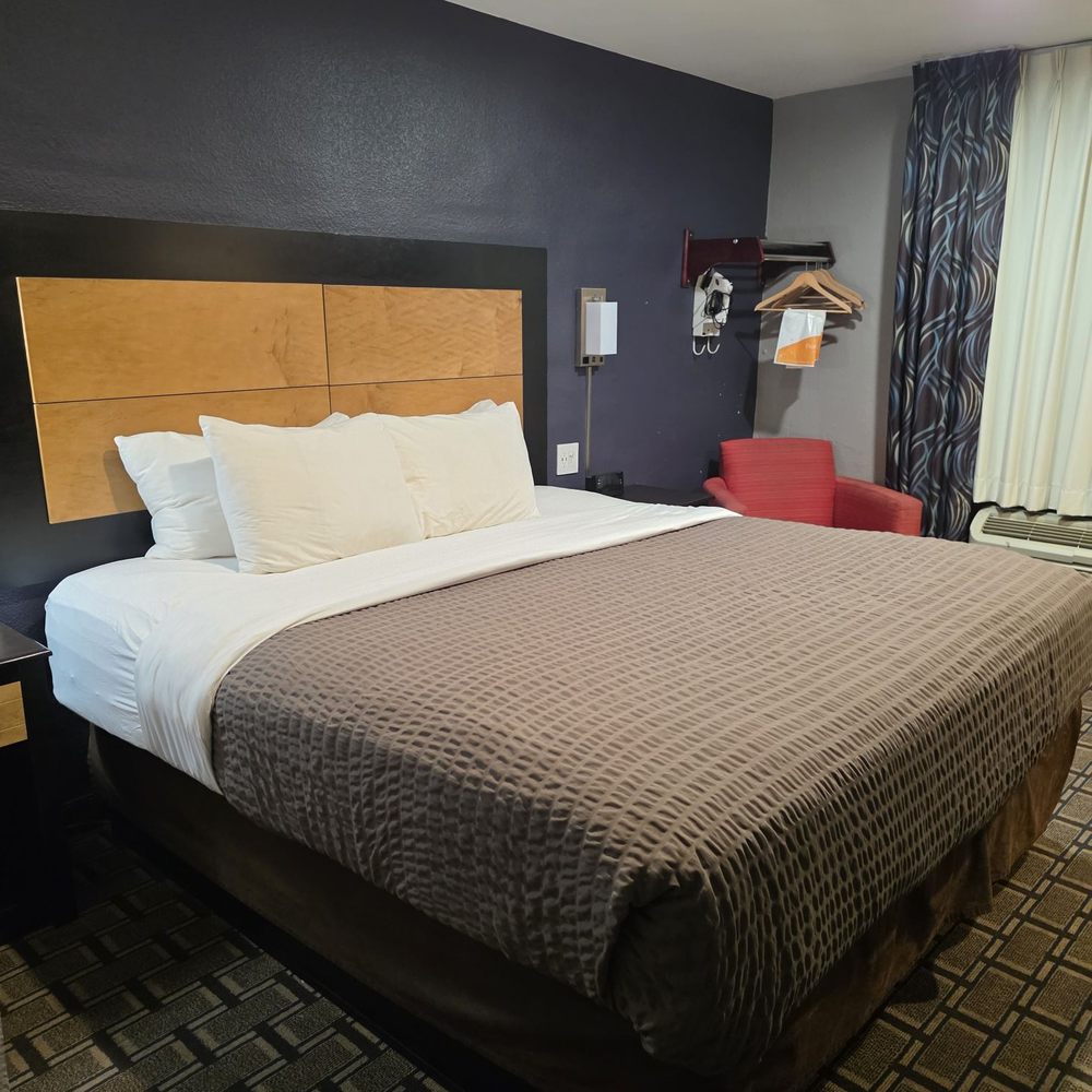 Quality Inn Denton - Bwd seems okay sheets are clean but pillowcases are dingy.. - Hotels Near Me - Denton, Texas Quality Inn Denton - Bwd seems okay sheets are clean but pillowcases are dingy.. - Hotels Near Me - Denton, Texas