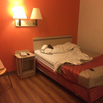 Motel 6 - Bed area - Hotels Near Me - Yreka, California Motel 6 - Bed area - Hotels Near Me - Yreka, California