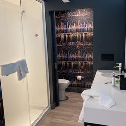 Bathroom / Shower Bathroom / Shower