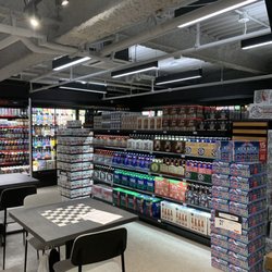 Giant Heirloom Market - Lots of beer!