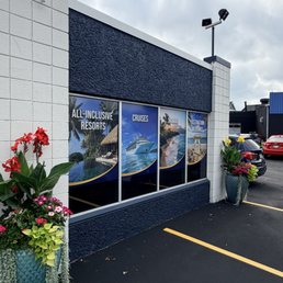 Exterior outside entrance of Mountain Breeze Travel - Menomonee Falls, Wisconsin Exterior outside entrance of Mountain Breeze Travel - Menomonee Falls, Wisconsin