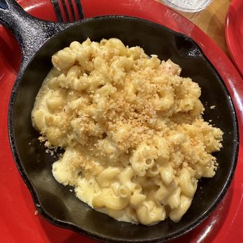 Bubba Gump Shrimp - Mac and cheese with shrimp. Appetizer as a meal - Seafood Near Me - Orlando, Florida