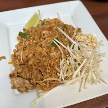 Banana Bay Restaurant - 10. Pad Thai - Thai Near Me - Temple City, California Banana Bay Restaurant - 10. Pad Thai - Thai Near Me - Temple City, California
