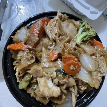 Little Spice - Drunken noodles (chicken add onions) - Thai Near Me - Owings Mills, Maryland Little Spice - Drunken noodles (chicken add onions) - Thai Near Me - Owings Mills, Maryland
