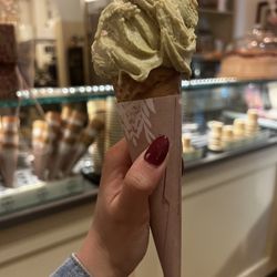 Cremeria Santo Stefano - Piccolo Gelato al Pistachio su un Cono (3 Euro, Novembre 2023)