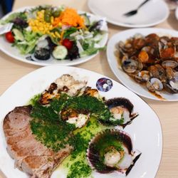 La Paradeta - Clams w marinara sauce, grilled monkfish, grilled tuna, grilled scallops (ig @fanaticdiner)