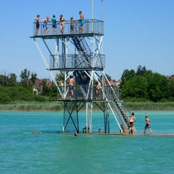 Plage du Grand Lac - CLAIRVAUX-LES-LACS (39 - Jura, France) - Plongeoirs de la plage du Grand Lac
