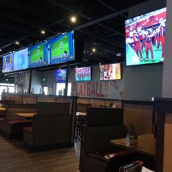 Glory Days Grill - Lots and lots of TVs.
