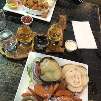 Castaways Gastropub - Gastropubs Near Me - Jensen Beach, Florida