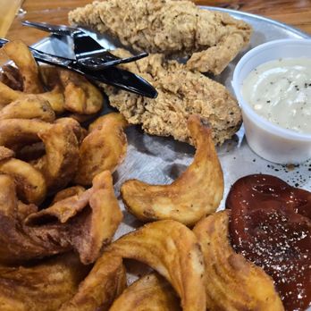 Hinze's Country Kitchen - American Near Me - Wharton, Texas