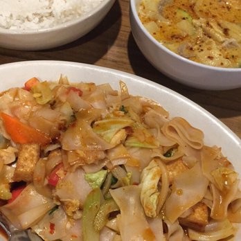 Sabaidee Thai Cuisine - Pad sew mao and trio curry - Thai Near Me - Lehi, Utah