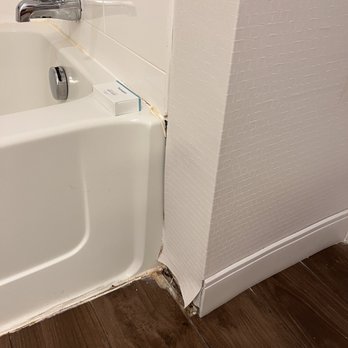 Hampton Inn & Suites Ann Arbor West - Bathroom - Hotels Near Me - Ann Arbor, Michigan