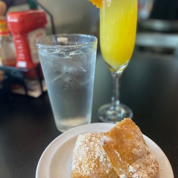 Grits and Eggs Breakfast Kitchen - Peach mimosa - Breakfast & Brunch Near Me - Atlanta, Georgia