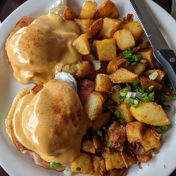 Miracle Mile Cafe - Classic Eggs Benedict - Breakfast & Brunch Near Me - San Rafael, California