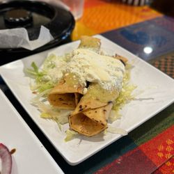 El Abuelo Restaurant - Chicken and beef taquitos