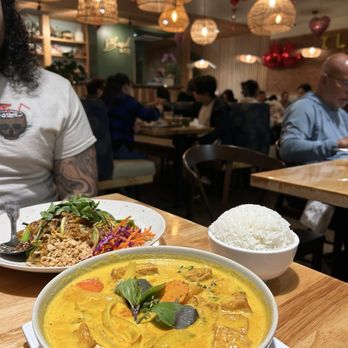 Basil & Co - Yellow Pumpkin Curry & Pad Thai with beef - Thai Near Me - Diamond Bar, California