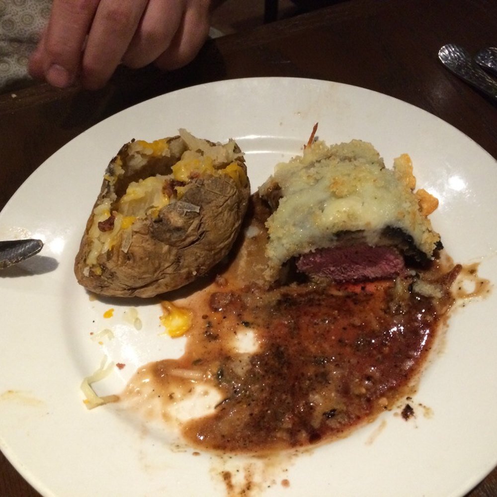 Longhorns Stakehouse - Flat iron with portabella mushrooms - Steakhouses Near Me - Ponce, Puerto Rico