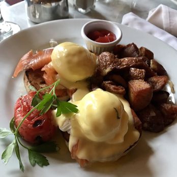Sonsie - eggs benedict w smoked salmon - New American Near Me - Boston, Massachusetts