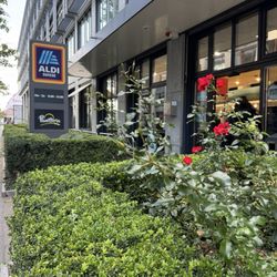 Aldi - Entrance street level