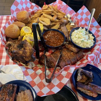 Famous Dave's Bar-B-Que - Barbeque Near Me - Lake Delton, Wisconsin Famous Dave's Bar-B-Que - Barbeque Near Me - Lake Delton, Wisconsin