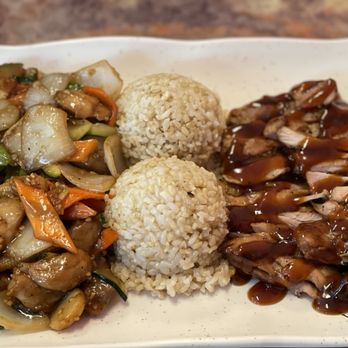 Rainier Teriyaki - C21. Garlic Chicken & Ch Teriyaki Combo - Japanese Near Me - Seattle, Washington
