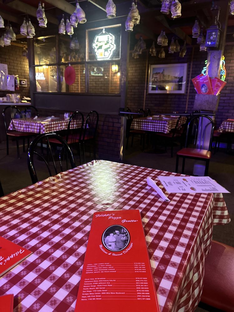 Filippi's Pizza Grotto Escondido