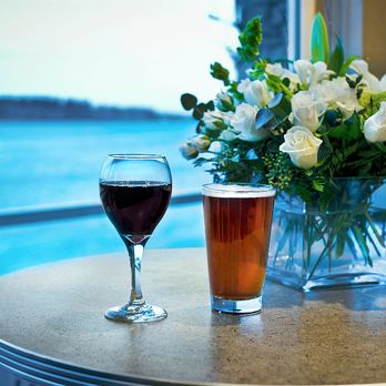 Oxford Suites Silverdale - Complimentary Evening Reception at the Oxford Waterfront Bistro - Hotels Near Me - Silverdale, Washington
