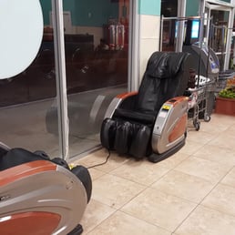 Never seen massage chairs at laundry place.