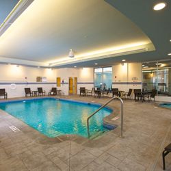 Prairie Meadows - Hotel Pool and Hot Tub