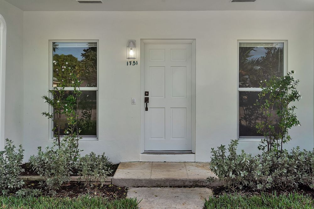 BROOKE JOY SELLS HOMES LOKATION REAL ESTATE 1500 E Atlantic Blvd, Pompano Beach, Florida