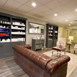 Sundays Day Spa and Salon - Waiting area