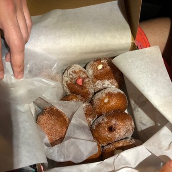 Leonard's Bakery - Bakeries Near Me - Honolulu, Hawaii