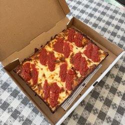 Detroit Style Pizza Company - Whole pizza