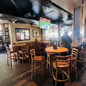 Belmont Brewing - Bar seating area - Breweries Near Me - Long Beach, California