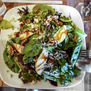 Sapori Napoletani - Insalate Toscana with Gorgonzola, walnuts, pears & balsamic vinaigrette - Pizza Near Me - Chicago, Illinois Sapori Napoletani - Insalate Toscana with Gorgonzola, walnuts, pears & balsamic vinaigrette - Pizza Near Me - Chicago, Illinois