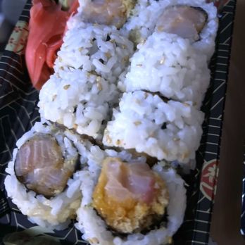 Sake cafe - Spicy yellowtail sushi roll - Bubble Tea Near Me - Riverside, Rhode Island