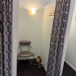 Fitting Room that has heels to try on clothing with