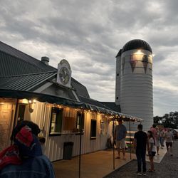 Hopkins Farm Creamery - Ice cream shop