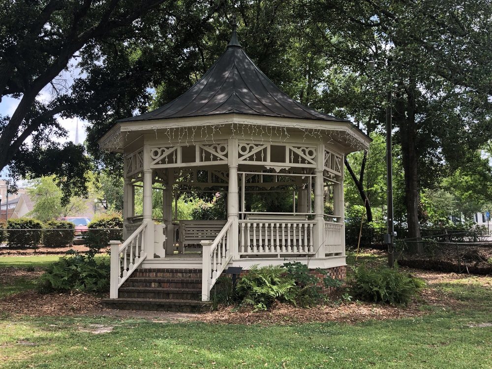 THE BIG OAK Updated May 2024 54 Photos & 14 Reviews 124 E Monroe