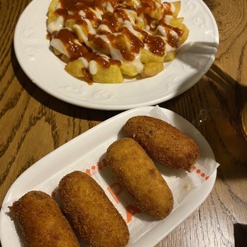 Tapeo - Croquettes and patatas bravas - Tapas Bars Near Me - Barcelona, B