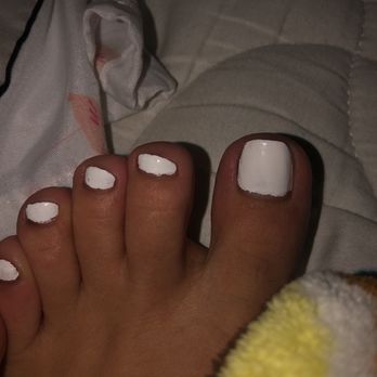 Edgebrook Nails - Look at my toes cheap ass horrible job ! - Nail Salons Near Me - Houston, Texas