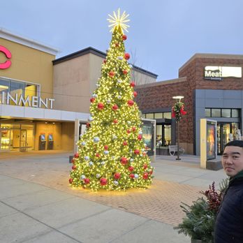 AMC Randhurst 12 - Cinema Near Me - Mt Prospect, Illinois