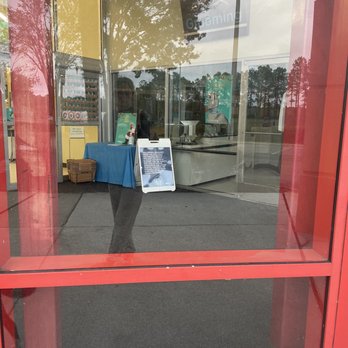 Petco - No one inside - Pet Training Near Me - Gainesville, Florida