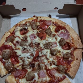 Singas famous pizza decatur - Meat lover pizza - Salad Near Me - Decatur, Georgia Singas famous pizza decatur - Meat lover pizza - Salad Near Me - Decatur, Georgia