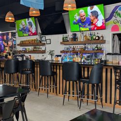Calero's Bar & Grill - Bar area