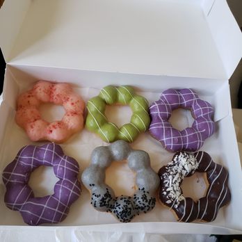 Kai Sweets Mitsuwa - Strawberry, matcha, taro, dark chocolate, and black sesame - Donuts Near Me - Edgewater, New Jersey Kai Sweets Mitsuwa - Strawberry, matcha, taro, dark chocolate, and black sesame - Donuts Near Me - Edgewater, New Jersey
