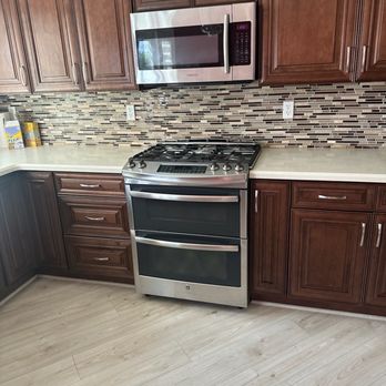On the Spot Cleaning Services - Clean kitchen area and stove - Home Cleaning Near Me On the Spot Cleaning Services - Clean kitchen area and stove - Home Cleaning Near Me