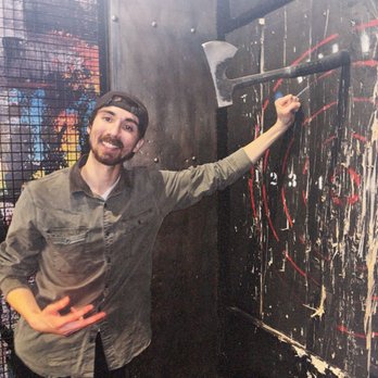 Live Axe - Axe Cage - Axe Throwing Near Me - New York, New York