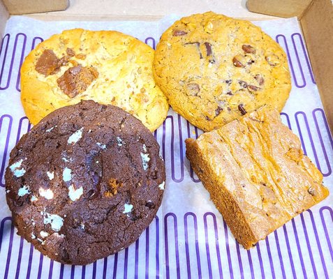 Insomnia Cookies by null