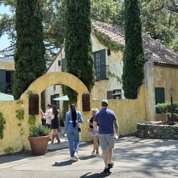 Platypus Wine Tours - Wineries Near Me - Napa, California